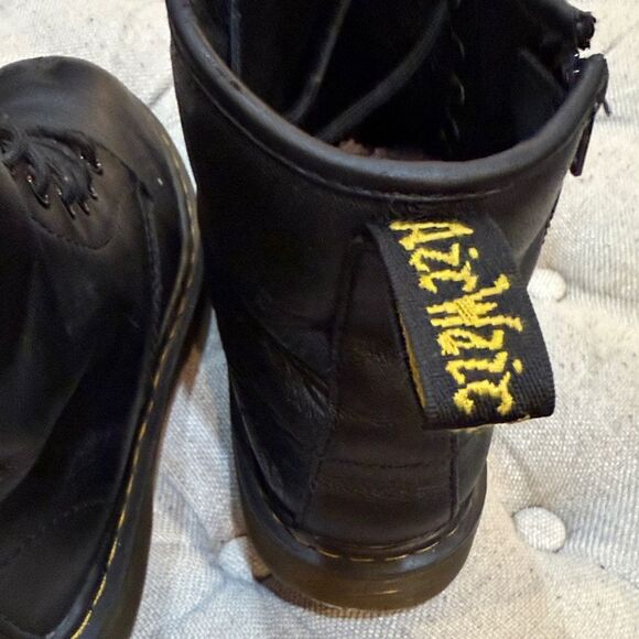 Dr. Martens Black Kids Combat boots. Size 1 Little Kids - Picture 8 of 8